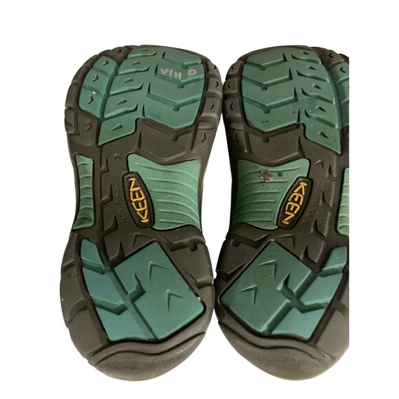 Keen big kids  Size 5 Green  Gray Waterproof Hiking Outdoor Sandals Shoes - Picture 7 of 8